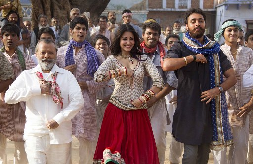 matru-ki-bijlee-ka-mandola-still-01