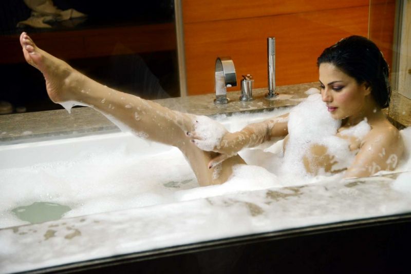 Veena Malik Latest Hot Pictures Showing You What You Haven