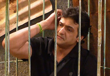 arman in cage-showbizbites